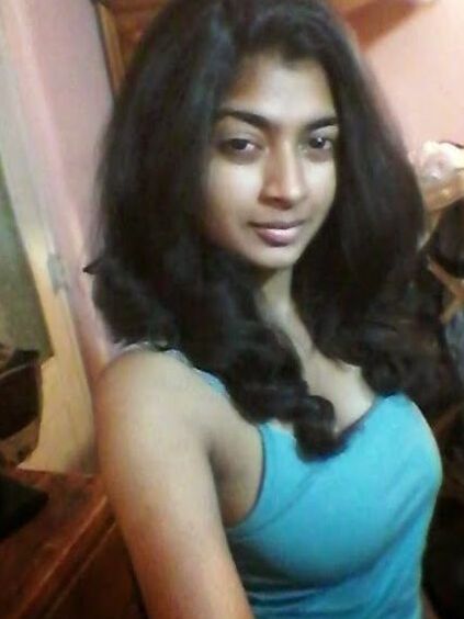 Desi slut exposing big saggy boobs