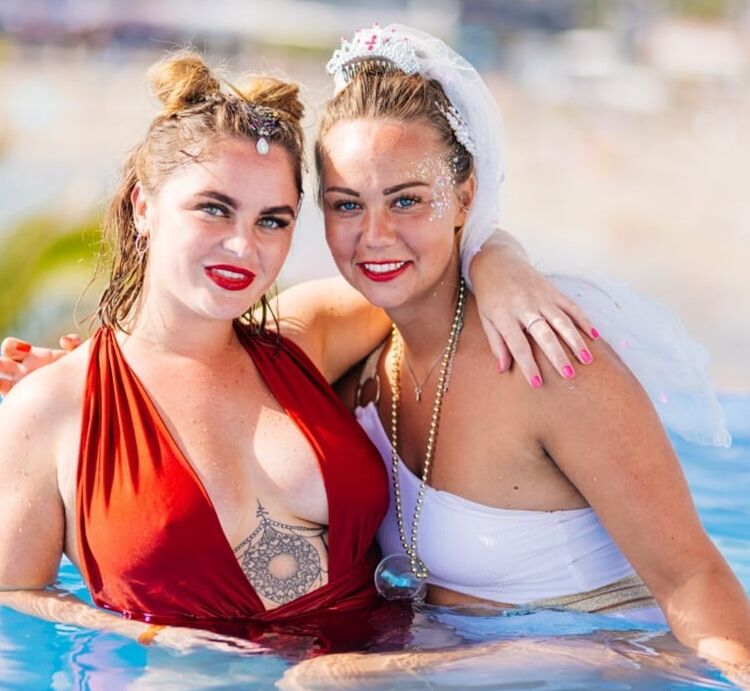 Who to fuck, bikini edition