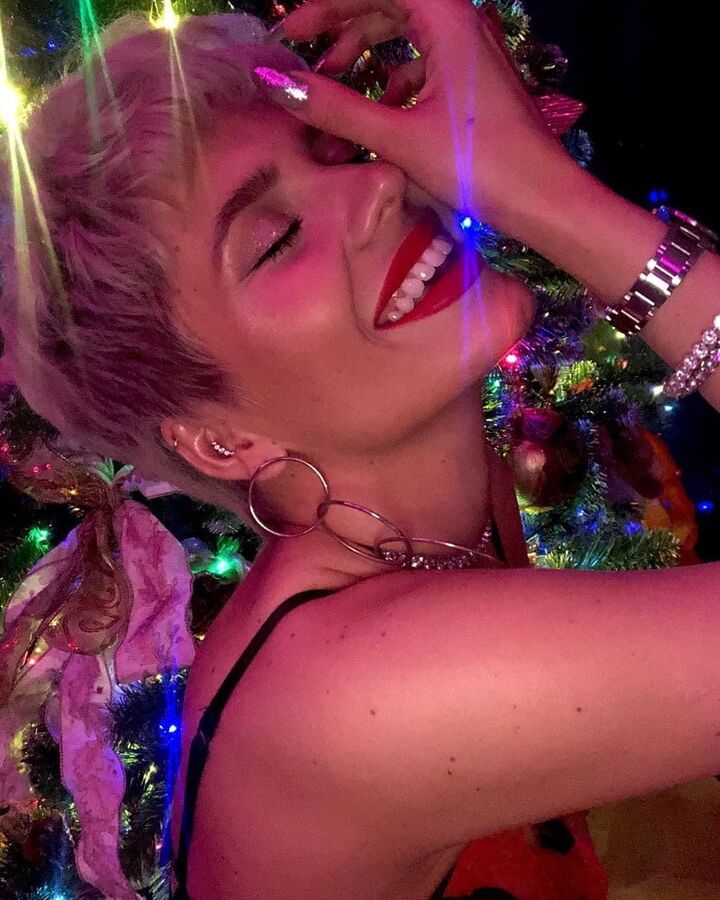 Sexy Russian Singer Shena