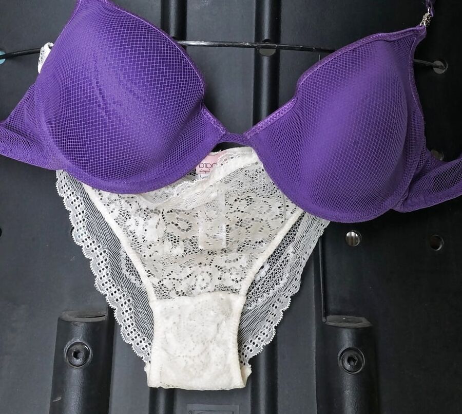 Moms bra and panties cumshots
