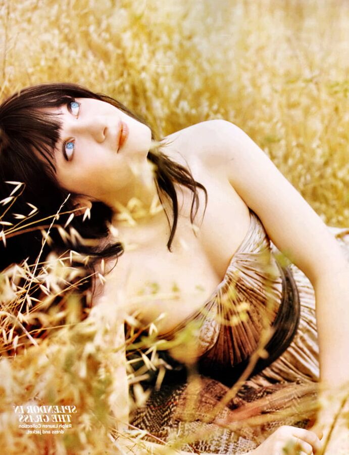 Celebrity Hot - Zooey Deschanel