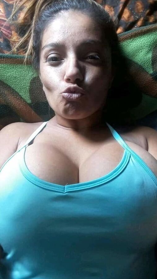 LINDAS TETOONAS LATINBUSTY