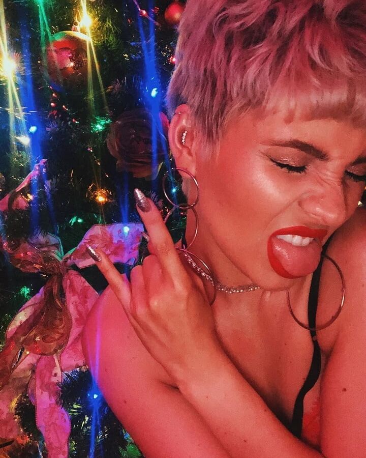 Sexy Russian Singer Shena