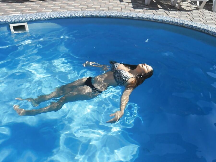 Big tits in the pool