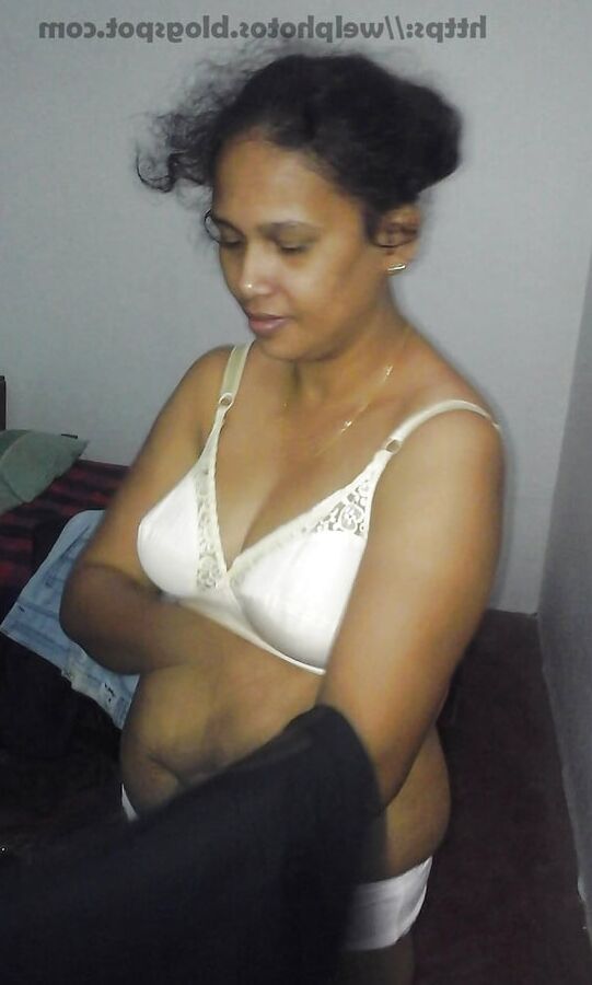 Sri Lankan Aunty Nude