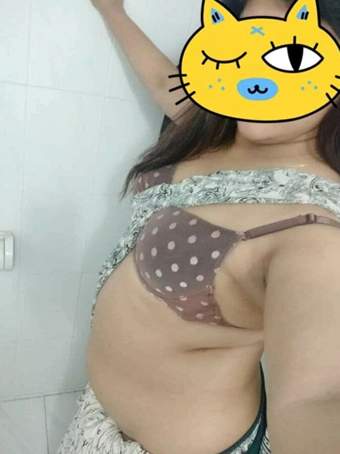 Busty Indian babe