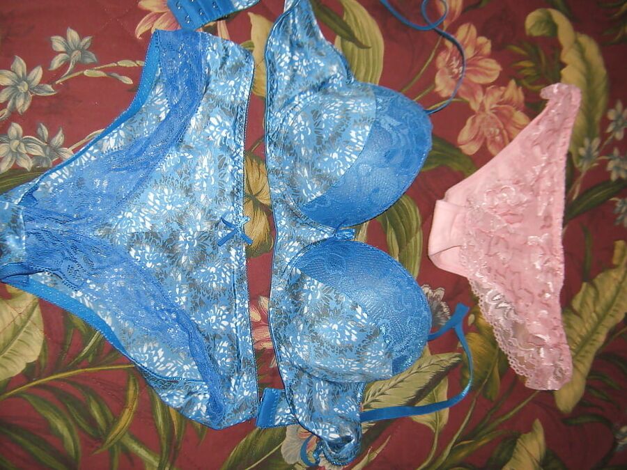 Moms bra and panties cumshots