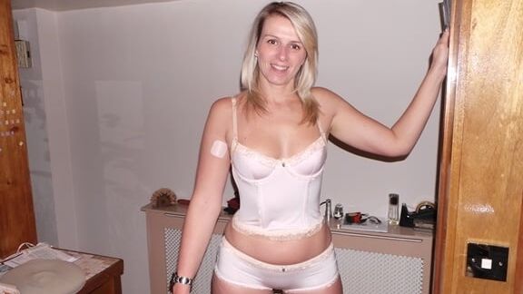 uk blonde cuckoldress