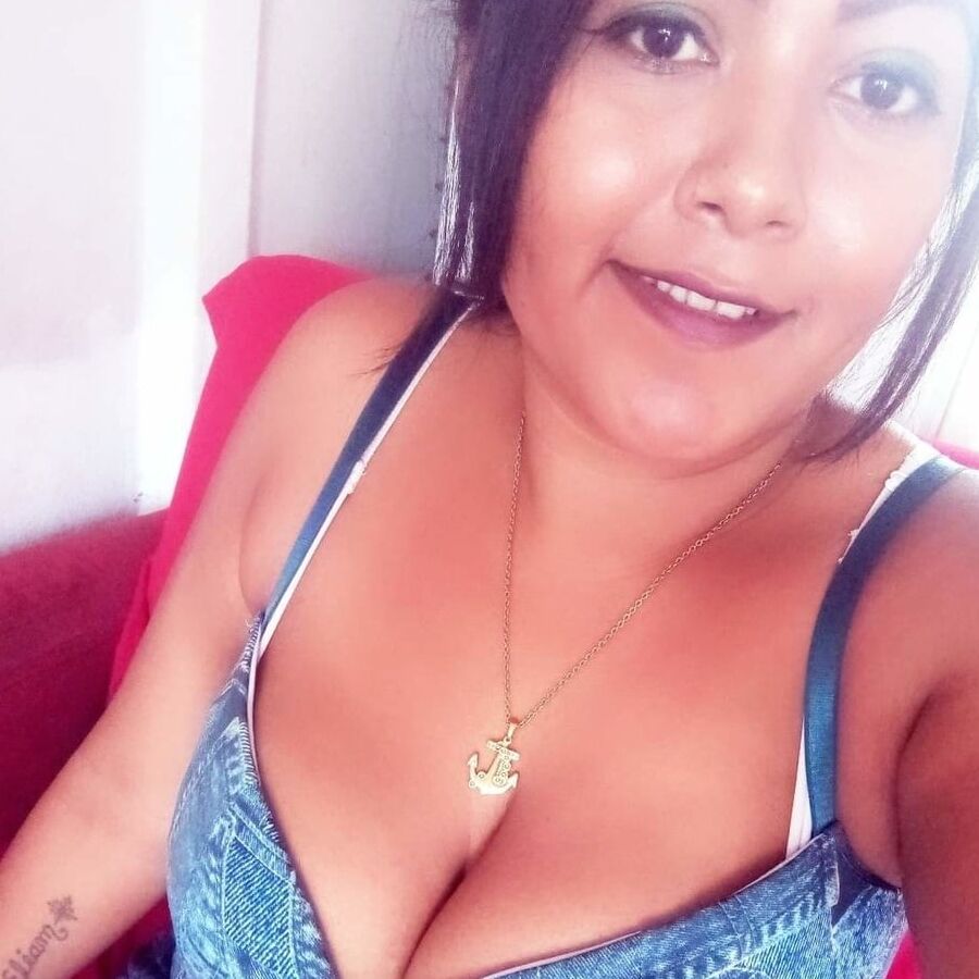 LINDAS TETOONAS LATINBUSTY