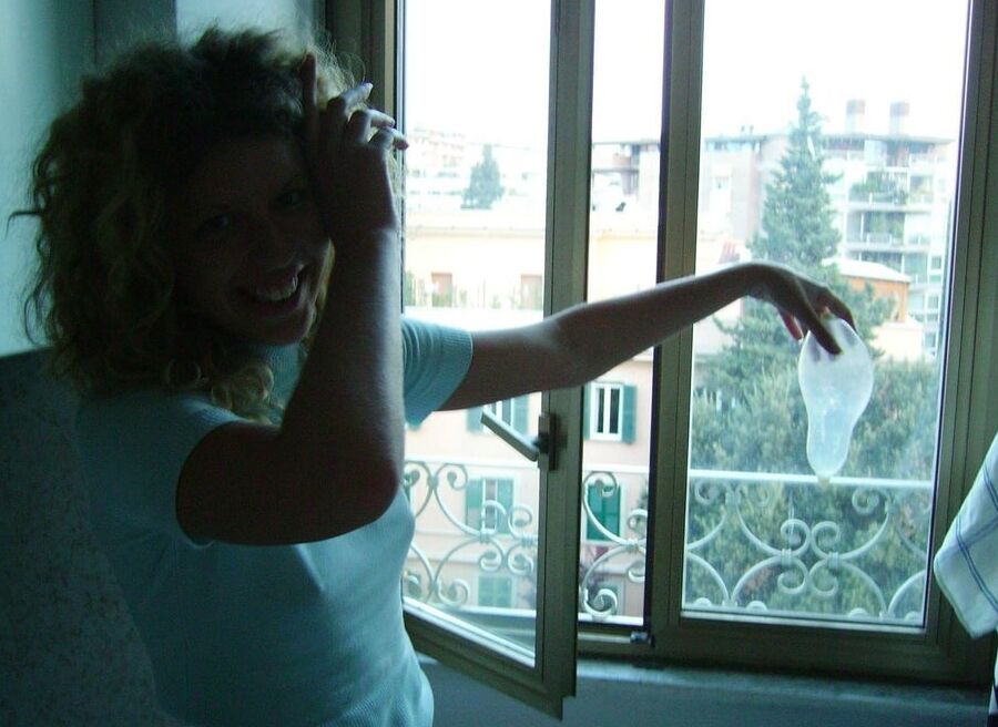 petit blonde exhib