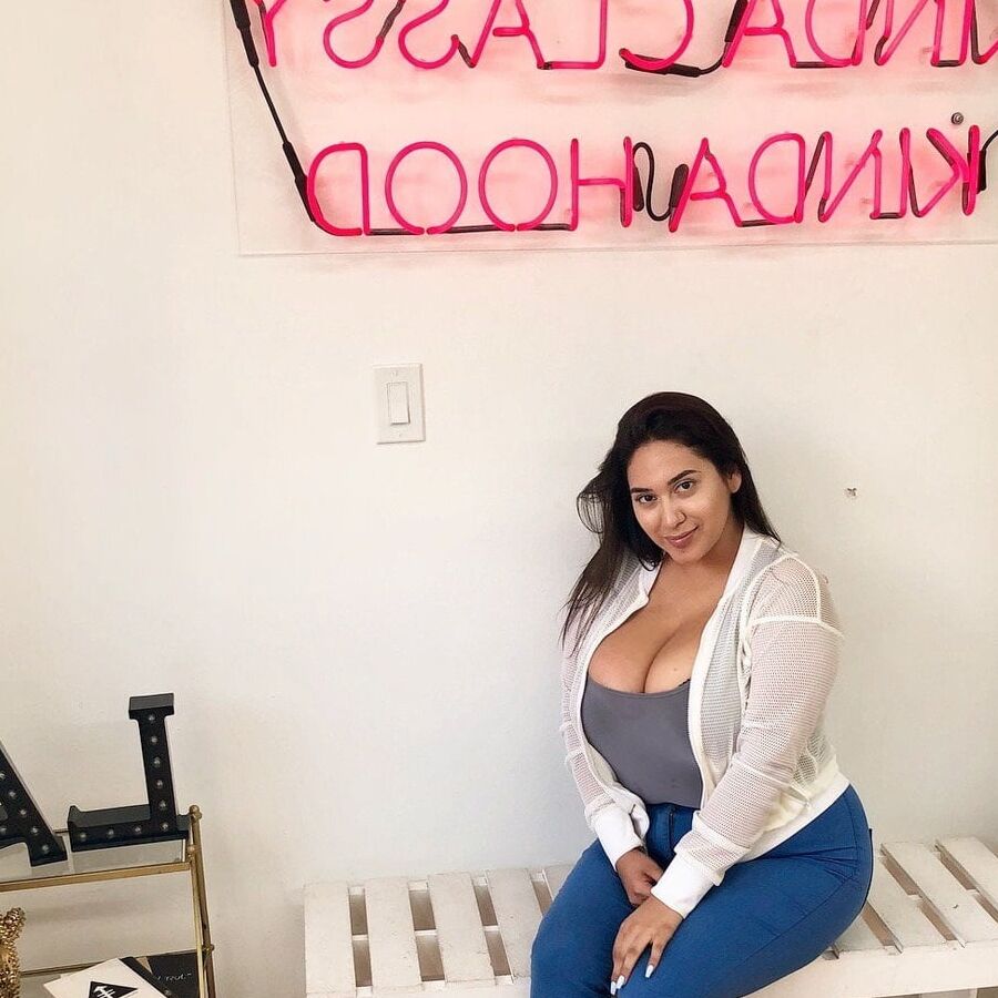 ADORE THE CURVES