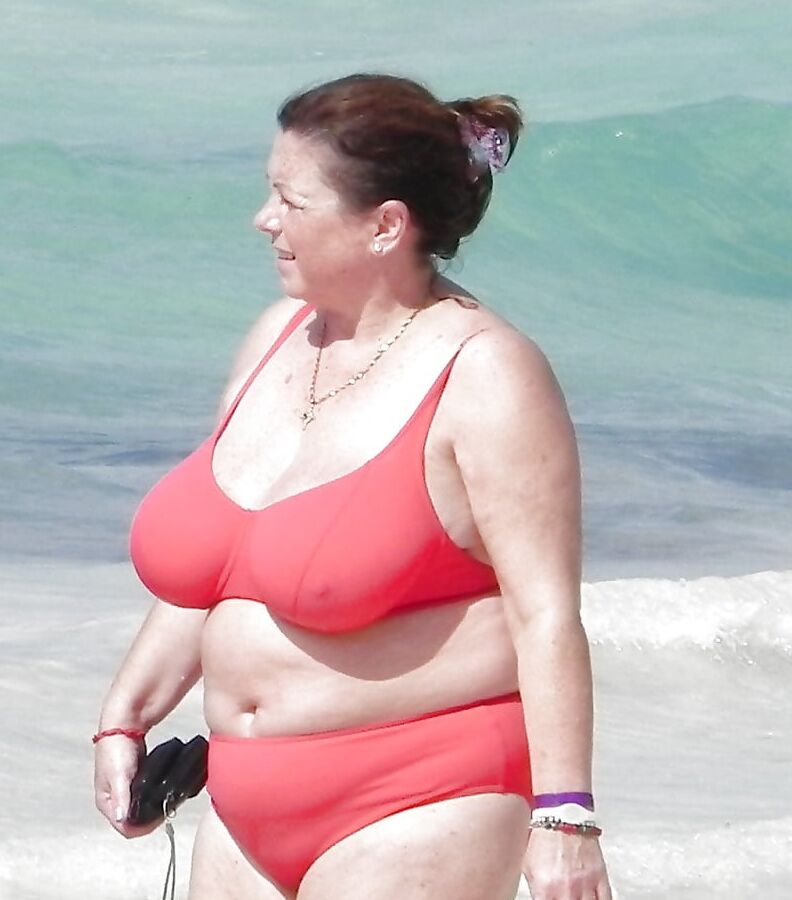 BBW matures and grannies at the beach