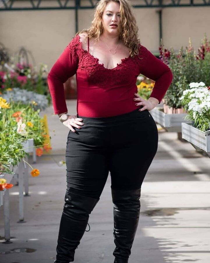 Fabulous and beautiful chubby with a huge exquisite butt