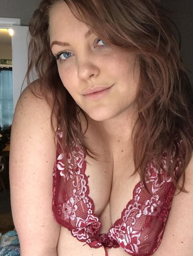 Sexy Curvy Milf