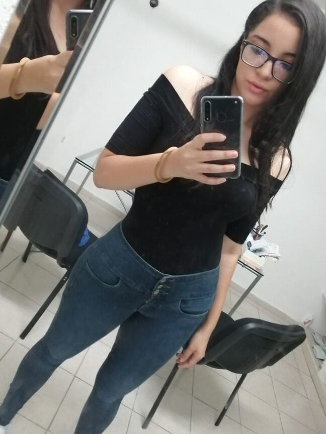 Vanessa, Mexicana, no desnuda, para masturbarse mirandola