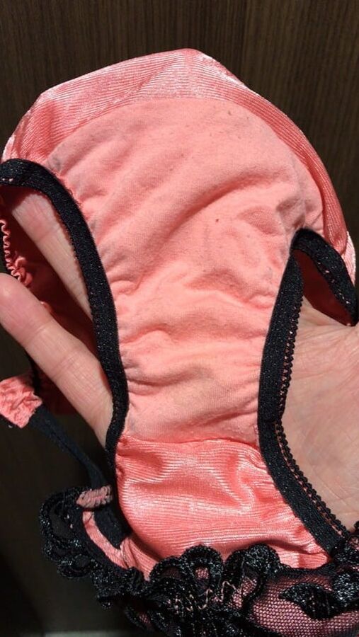 Moms bra and panties cumshots