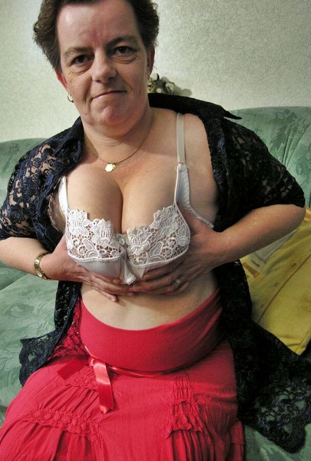 Tombul yasli anneler olgun kadin mature granny mom turk evli