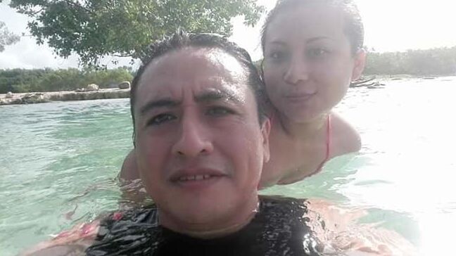 Esposa se exhibe en facebook corno manso feliz cuckold wife