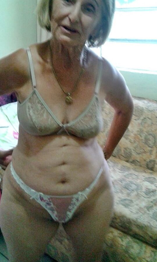 Yasli olgun kadinlar anne mature granny naylon sock bbw turk