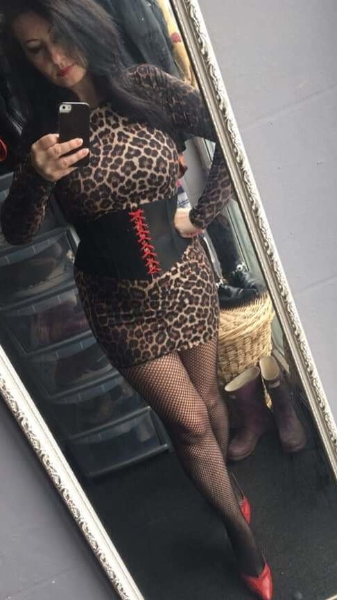 Milf takes slutty selfies - gets fucked regular.