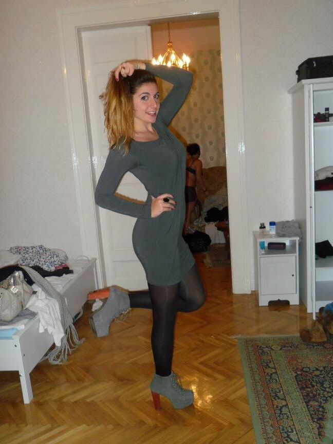 セクシーな女性の服を着た