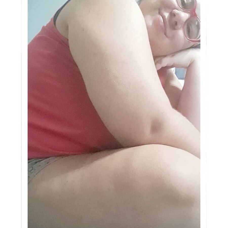 Gostosa (cum on glasses)