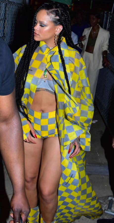 Sexy Rihanna - Apr &;