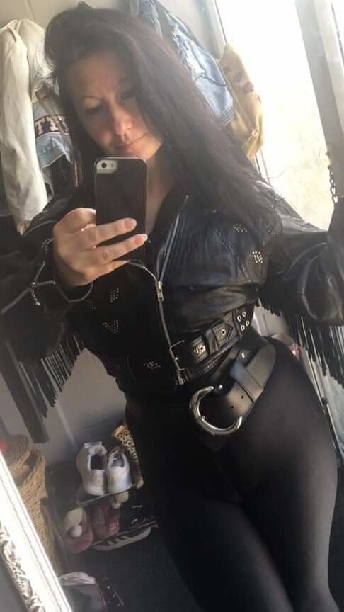 Milf takes slutty selfies - gets fucked regular.