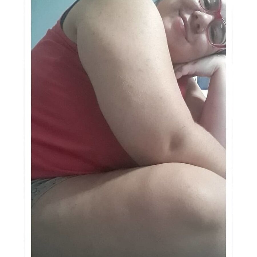 Gostosa (cum on glasses)