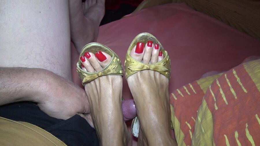 Fickmules und rote Zehnaegel
