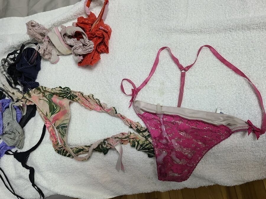 Moms bra and panties cumshots