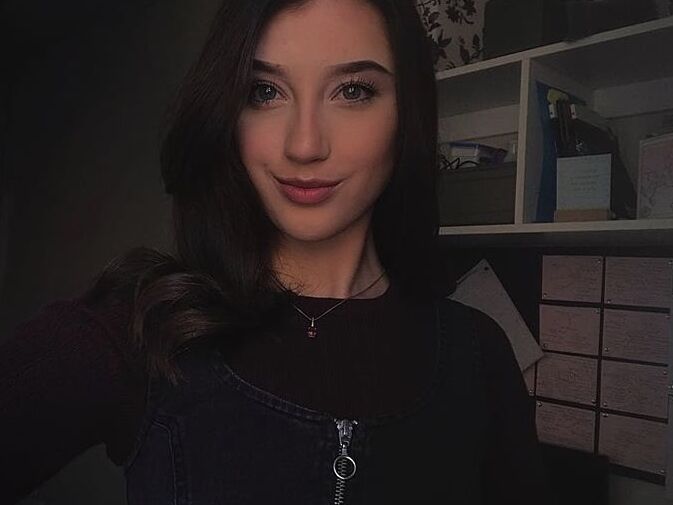 Smoking Hot Babe