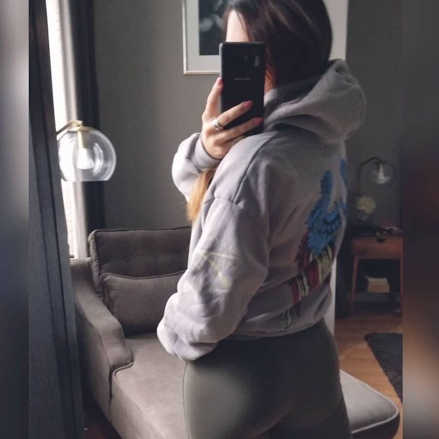 Ko je ova MILF?
