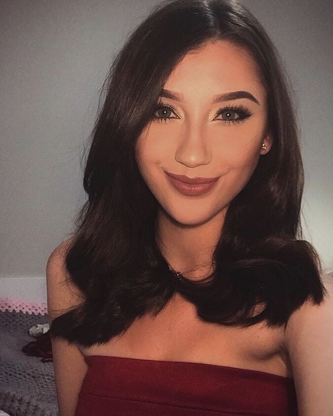 Smoking Hot Babe