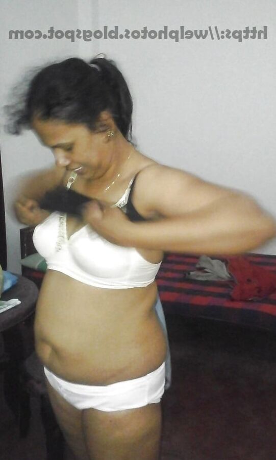 Sri Lankan Aunty Nude