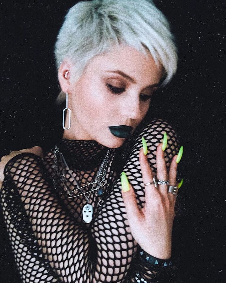 Sexy Russian Singer Shena