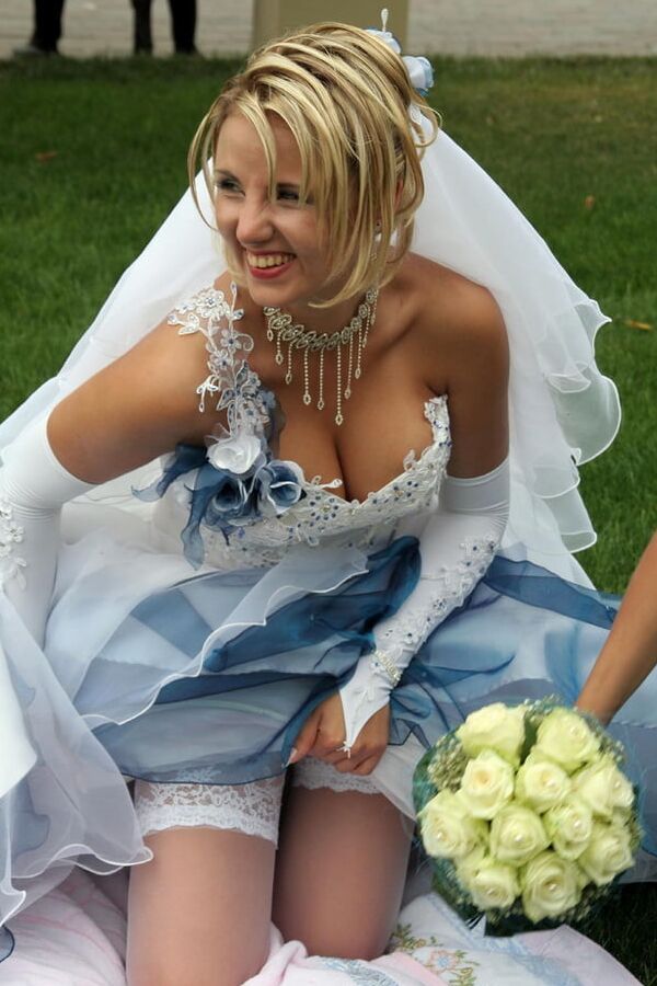 Here cums the bride