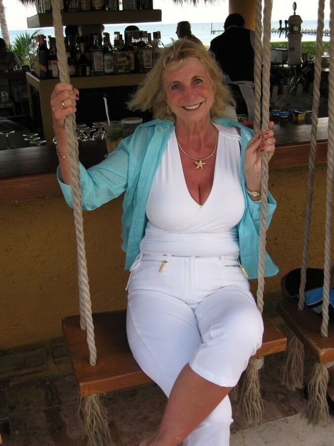 Sexy Oma aus einem Urlaub