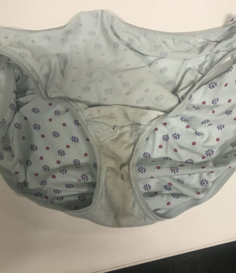 Moms bra and panties cumshots