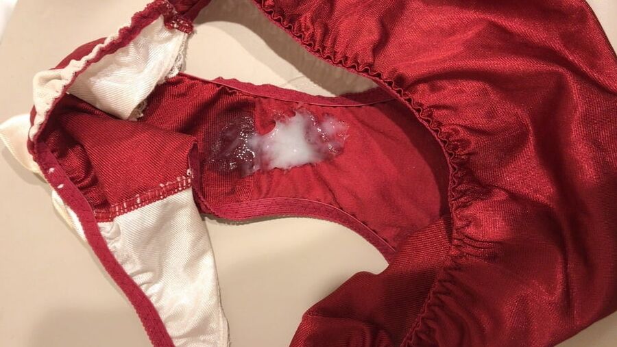 Moms bra and panties cumshots