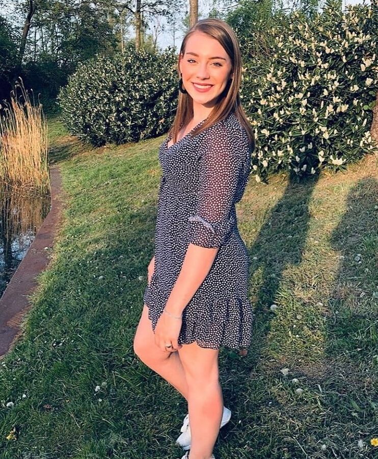 セクシーな女性の服を着た