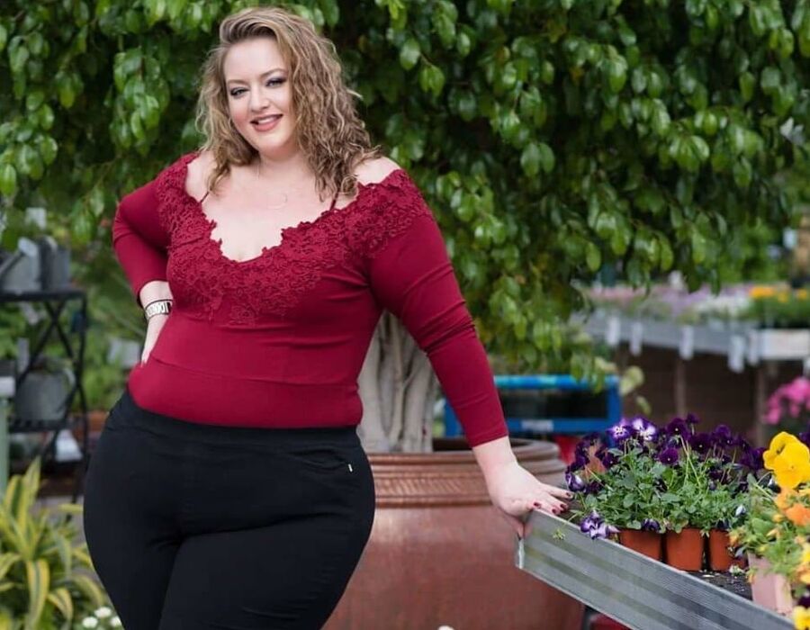 Fabulous and beautiful chubby with a huge exquisite butt