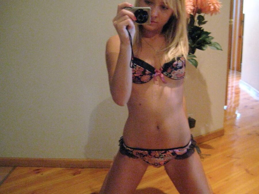 Amateur blonde selfies