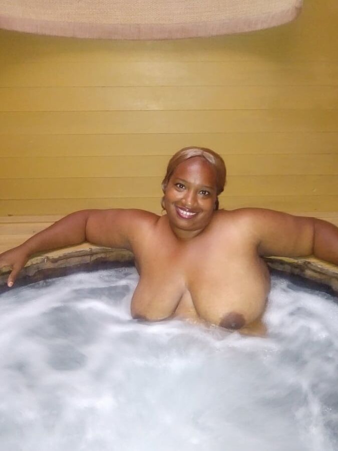 Sexy and Black mature milf