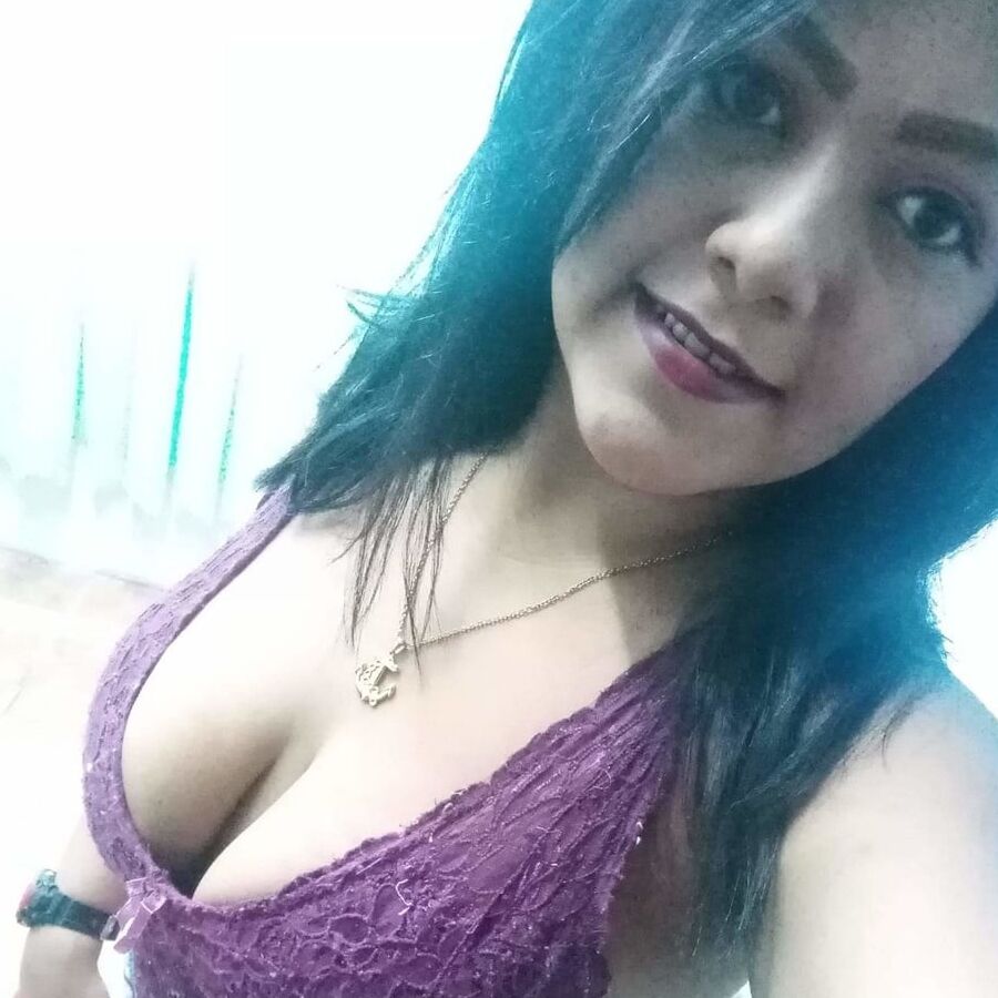 LINDAS TETOONAS LATINBUSTY
