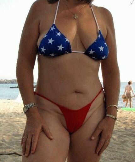 Sexy amateur matures in swim suits