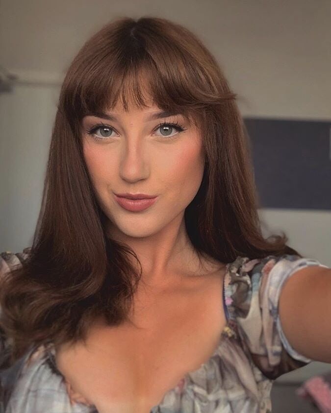 Smoking Hot Babe