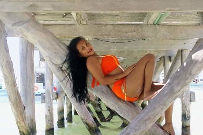 Esposa se exhibe en facebook corno manso feliz cuckold wife