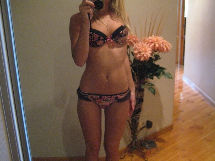 Amateur blonde selfies