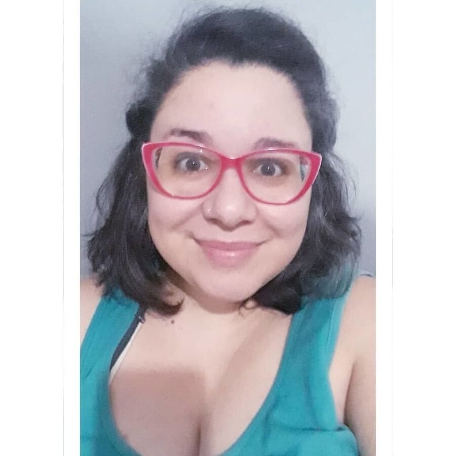 Gostosa (cum on glasses)